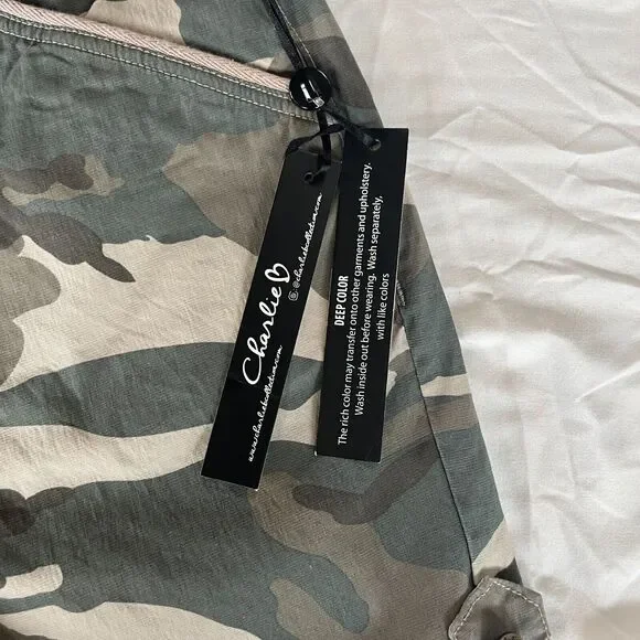 CHARLIE B Cuffed Cargo Shorts Green Tan Camo Zipper Pockets Womens 28 Waist - Picture 4 of 11